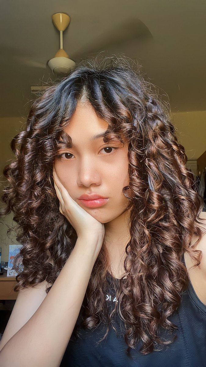 Where are fellow wavy, curly, coily haired people at? Lemme see em! 👩🏻‍🦱