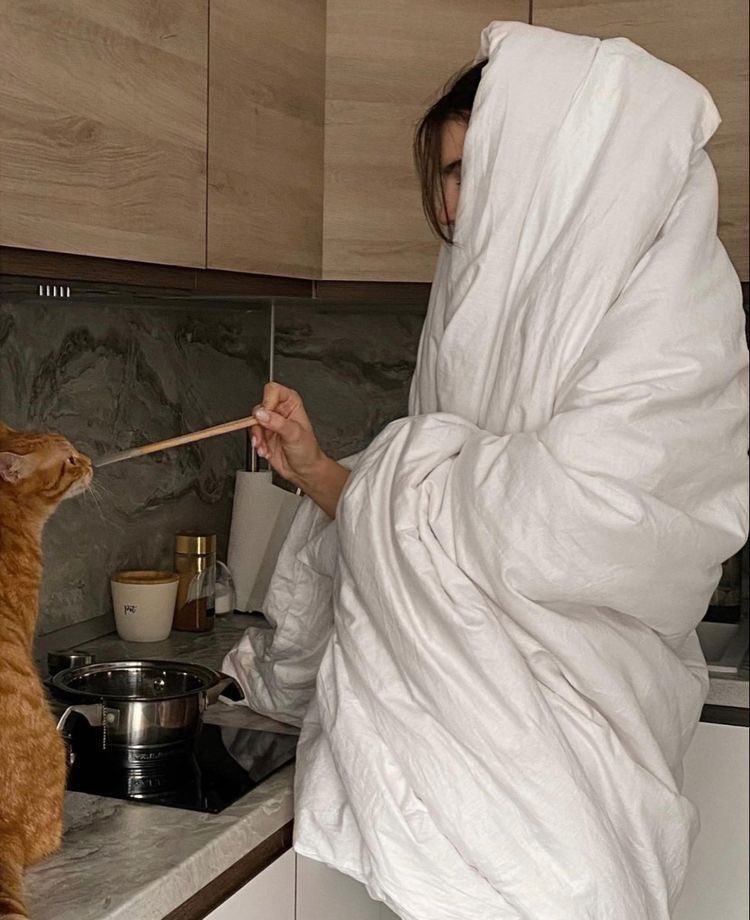 modernlilithh's tweet photo. monday. eat your breakfast. drink water. meditate. drink coffee. take your time. dress comfy. do your job. drink coffee. read. write a journal. do you. https://t.co/JD1Ry96OZT
