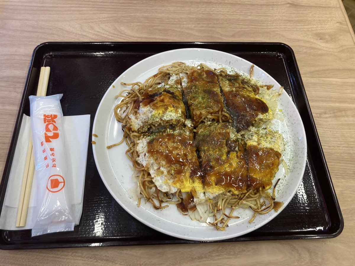 WHS_CobleSensei's tweet photo. During our lunch break in Hiroshima, we tried some local specialties with oysters, lemon drinks, and okomomiyaki (Hiroshima style not Osaka 😂) https://t.co/JgvmcdgsEg