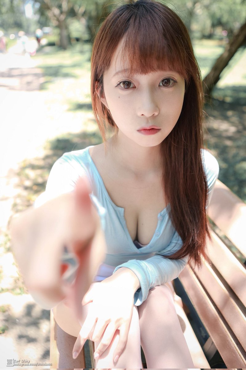 Carlwang0001's tweet photo. 連假過了上班會累嗎😶🌫️
#小孟 #miniskirt #kneesocks #whiteheels #daanforestpark #Carlwang #taiwangirl #photographylovers #narrowskirt #croptops https://t.co/vPjJyemsAA