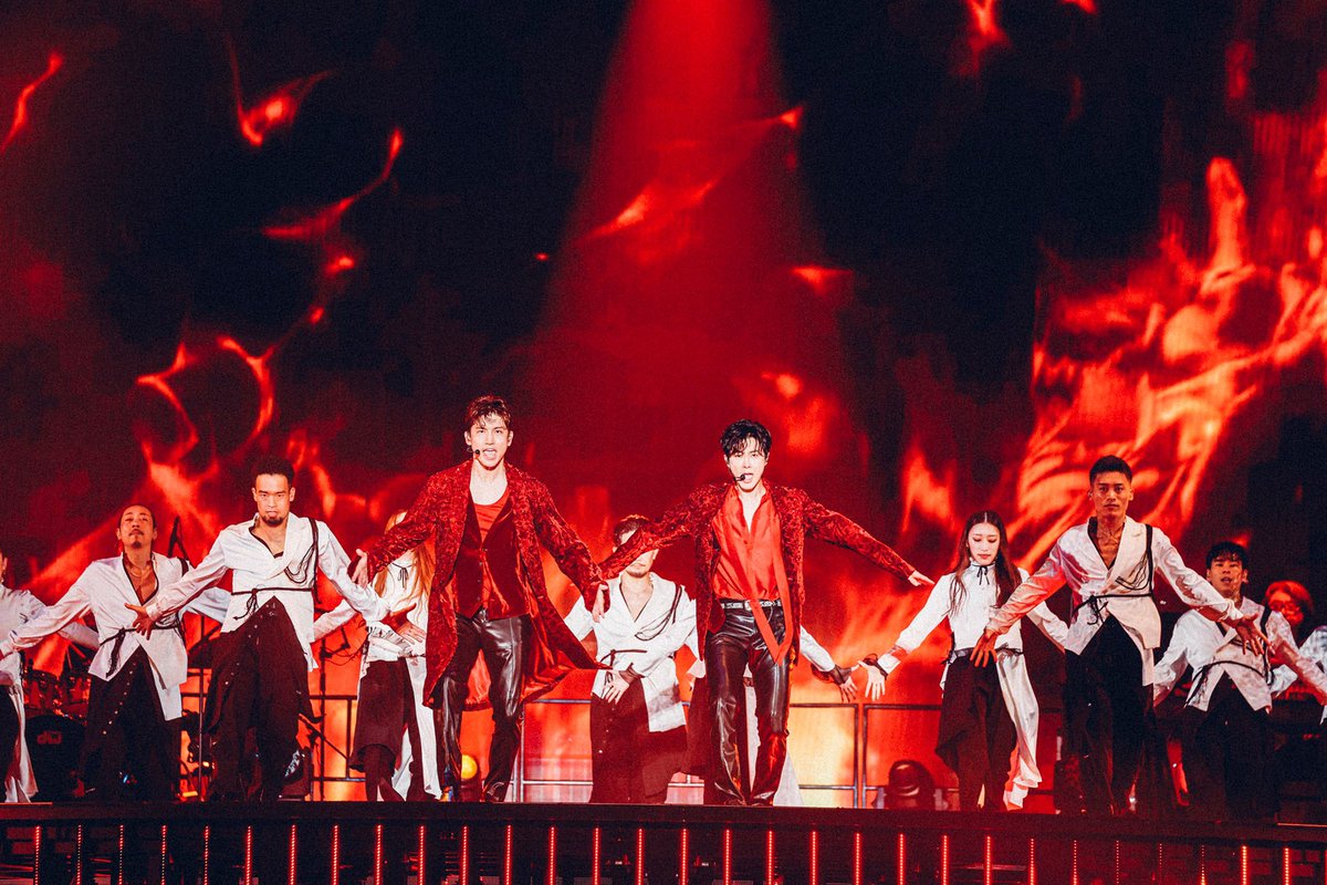 TVXQ's tweet photo. 동방신기, 2023년 日 전국 라이브 투어 대성황! 도쿄돔에서 화려한 피날레!
‘해외 아티스트 사상 도쿄돔 및 전국 돔 최다 공연’ 기록! ‘명실상부 톱클래스’ 입증!
일본 팬들에게 특별한 여름 선사!

https://t.co/9iCfgcoXV6

#동방신기 #TVXQ! #東方神起 https://t.co/R6AhuEY9cH