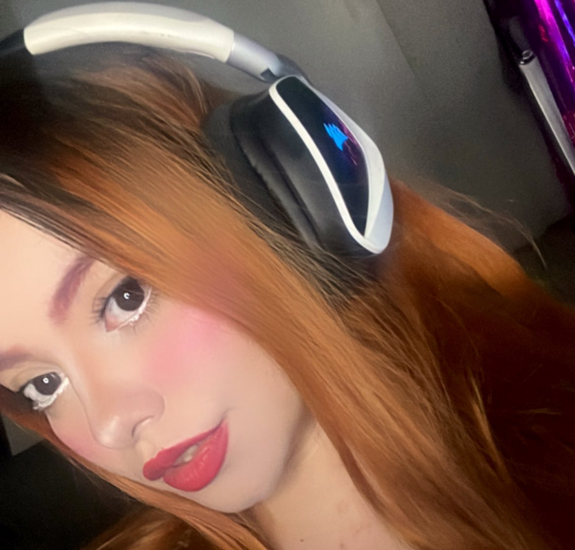 JoshuneStreams's tweet image. Holi , ando en kick con ojos verdes, díganme como me veo mejor 💚💚💚

Los espero! 
kick.com/joshune