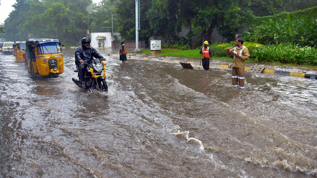 The #Meteorological Department #Kashmir has issued warnings of significant precipitation for the region, heightening concerns over potential flash floods.
#JammuAndKashmir #WorldDrugDay #kashmir #WeatherAware #WeatherAuthority