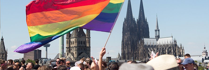 RBTV_Koeln's tweet photo. ❤️🧡💚💚💙💜

Liebe Böhnchen, 
   
nächsten Sonntag, am 9. Juli 2023, findet in Köln die Parade zum Christopher Street Day statt.
Packt daher den Glitzer und Pailletten aus und feiert mit uns die Parade! 

❤️🧡💚💚💙💜

#rbtv #rocketbeans #cgnbeans #Communitytreffen #csd #love https://t.co/AZkOMlG4LH