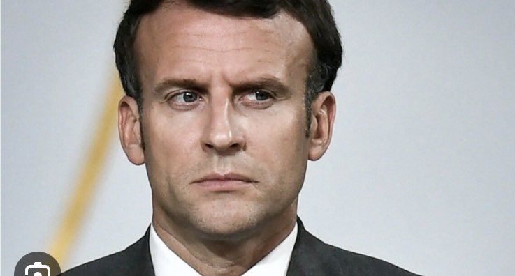 Resistance_SM's tweet photo. 😡RFerrand  veut changer la constitution pour qu’ EMacron ai un 3 ème mandat , nous devons regarder de près quelles sont les lois qu’ils ont déjà modifiées c’est urgent de contacter  nos sénateurs et députés qu’ils lancent la procédure de destitution.
#HauteTrahison  #URGENCE https://t.co/VZ6FXuHxqE