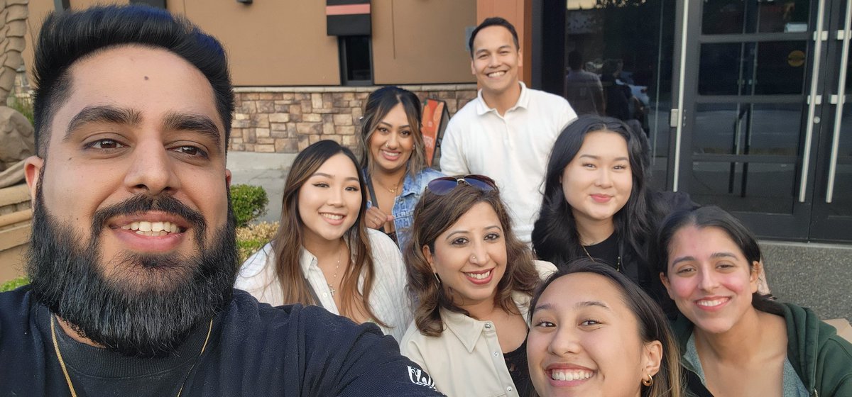 Wrapping up Employee Appreciation Week with Team Dinner. Sharing laughter, experiences, and ViSION for future! 💚💚💚#TD appreciates # Going Beyond <a href="/juliearmour_td/">Julie Armour</a> @CSir_TD <a href="/jtbains/">Jatinder Bains</a>