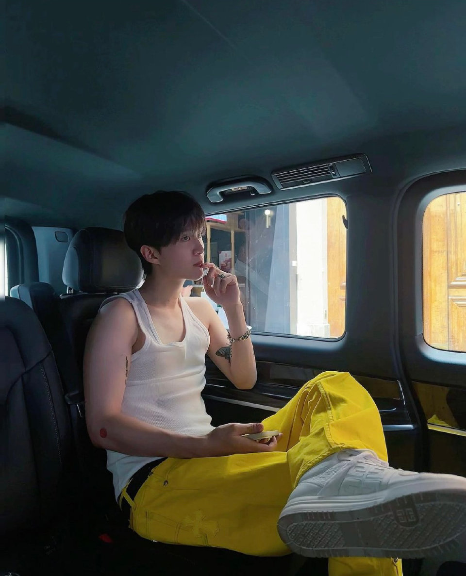 dailyfcc's tweet photo. 230626 #fanchengcheng instagram update

"life 🤯🤯🤯"

#范丞丞 #판청청 #ฟ่านเฉิงเฉิง #phạmthừathừa https://t.co/CCWrcHTC07