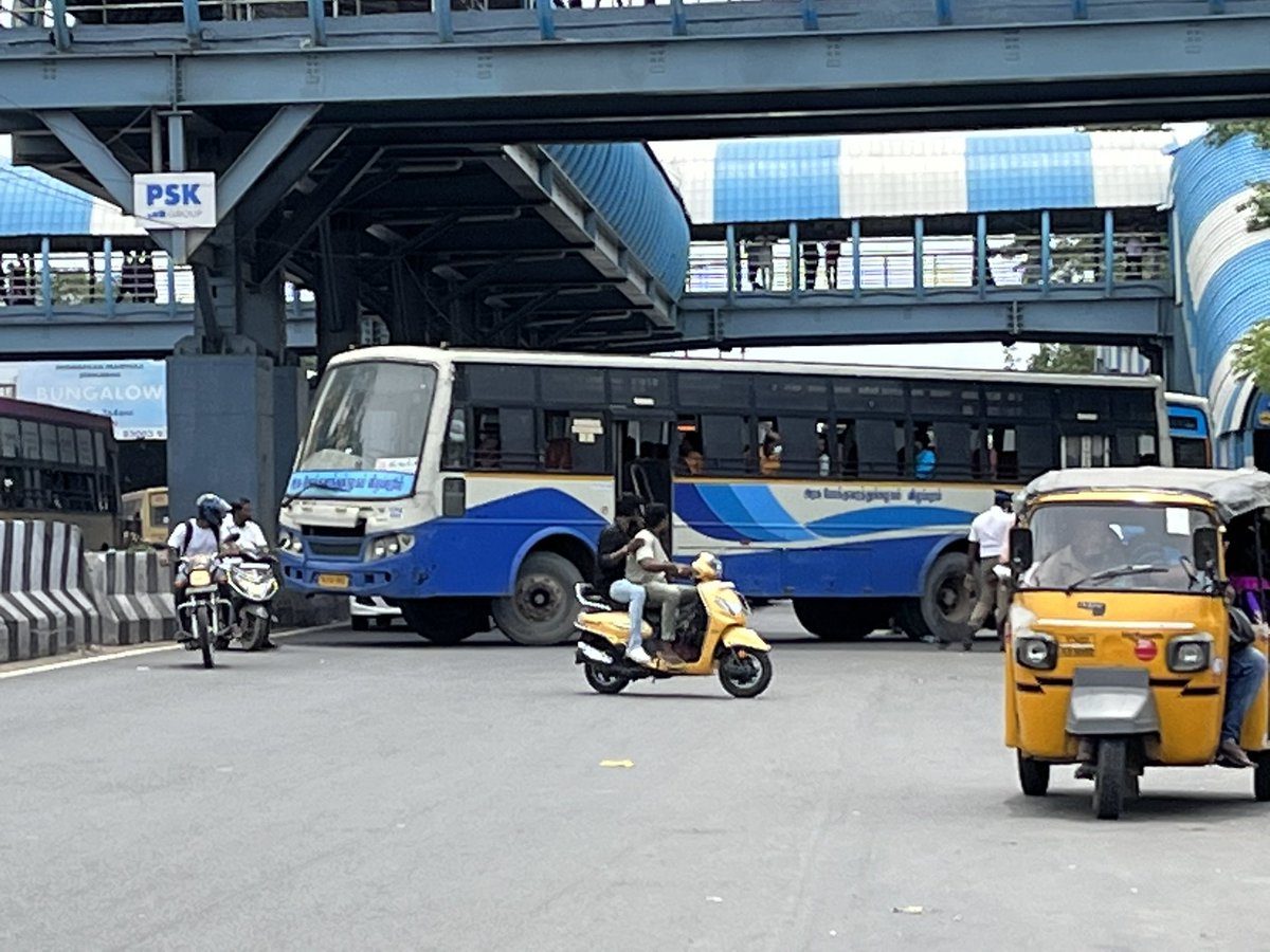 riyazview's tweet photo. Sir, Can please look into this kind of public nuisance? All vehicles stuck from Tambaram RS to Sanatorium. Incident at 26.06.23 ~1100 https://t.co/Ttj0XXrlmW