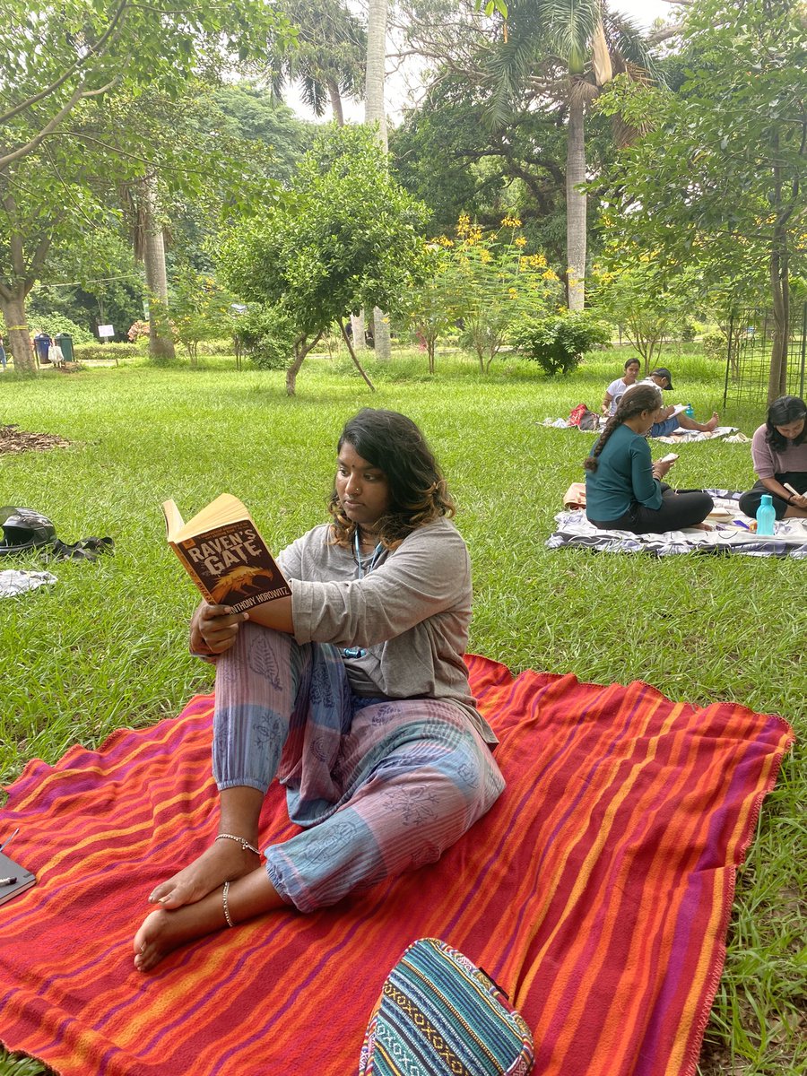 🌱It was a serene day at Lalbagh today, because all statements we made today were fashion statements! 🤩

A plethora of colors made a silent burst as our readers donned their attire that mirrored the hues of their beloved book covers! 📚