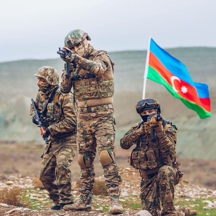 leilasafarovaa's tweet photo. Ordumuz qürurumuzdur! Sən hər zaman yüksəklərdə dalğalan, Azərbaycan bayrağı!❤️🇦🇿 https://t.co/6CTOAjOziz