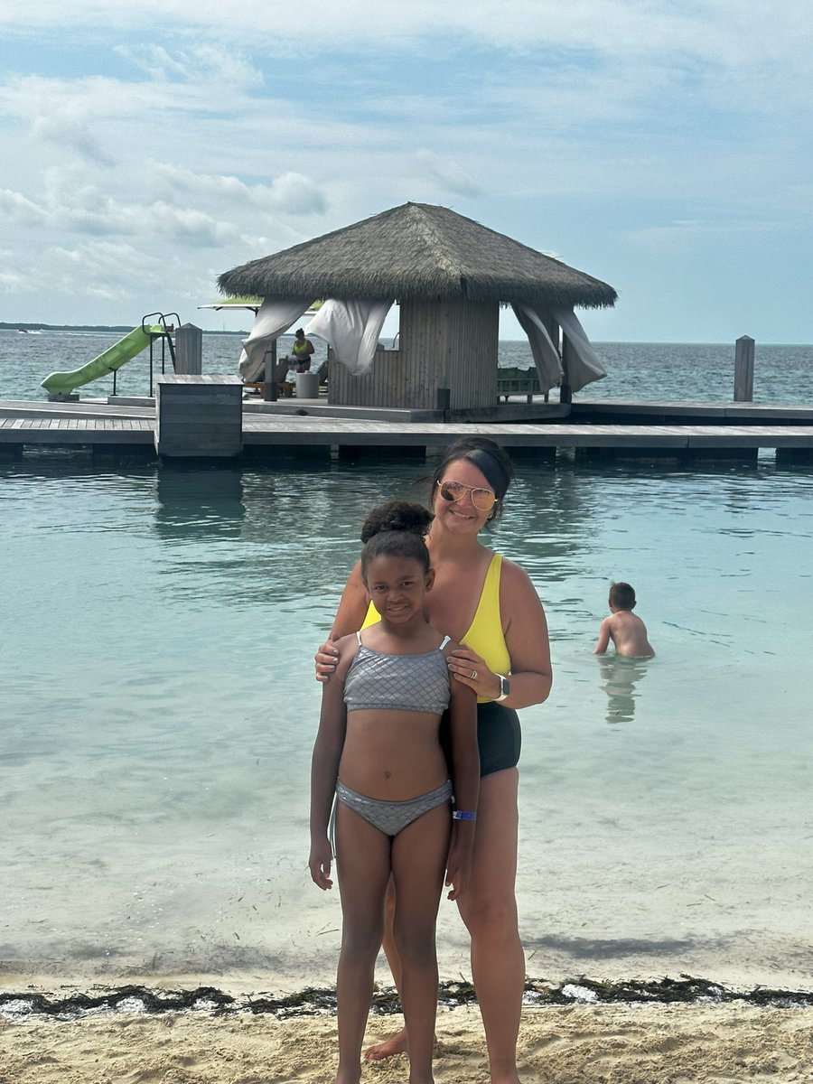 TaraFlowers22's tweet photo. Holy ship 🛳️ it’s a girl’s trip!!!! Couldn’t have asked for a more fun and relaxing cruise! Cut off from the hustle and bustle and filled it with lots of smiles and laughter with fam!! #firstcruise #bahamas #blessed https://t.co/pAPgOycZv2