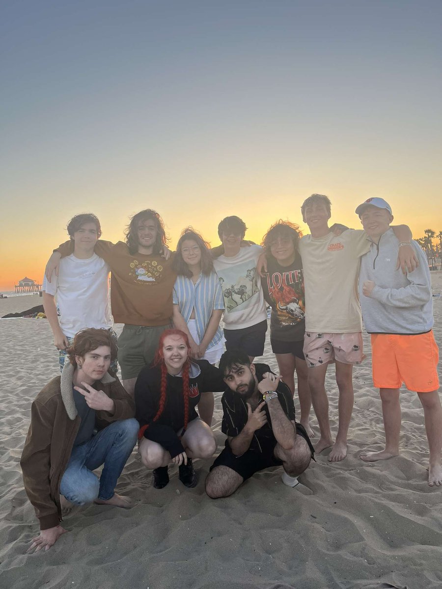 DemixelZ's tweet image. This trip was fucking crazy and almost everything that could went wrong, but I would do it 1000 times over. I love y'all so much 💜