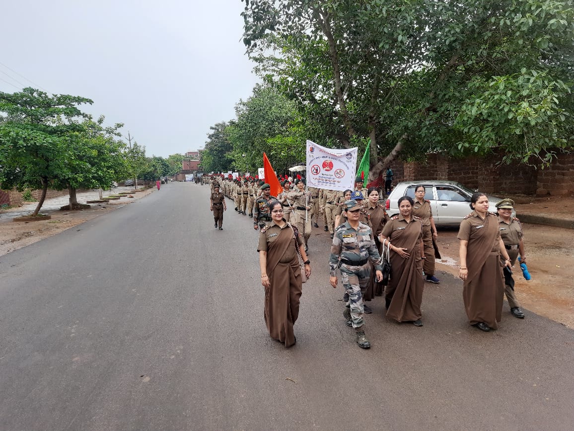 1OdishaGirlsBn's tweet photo. 1 Girls Bn. Anti Drug rally was org today from Neelachal Polytechnic college to Patia Sq and back during the ongoing ATC. 02xOffrs, 04xJCOs, 07xPI staff,  08xANOs&amp;CTOs and 200 SW Cdts participated. https://t.co/hWaUXSZk0O