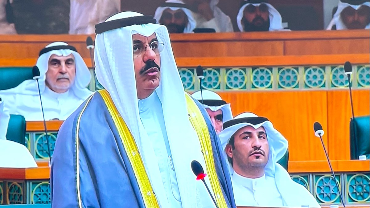 تخليص السوق العقاري في الكويت من سيطرة السماسرة المصريين سيخفض أسعار العقارات وسينشط حركة البيع وسيزيد من فرص العمل للمواطنين ..

تخليص سوق الفواكه والخضروات من سيطرة السوريين واللبنانيين سيخفض الأسعار 75% و سيزيد من فرص توظيف المواطنين وسيزيد من فرص العمل للمواطنين..

تخليص