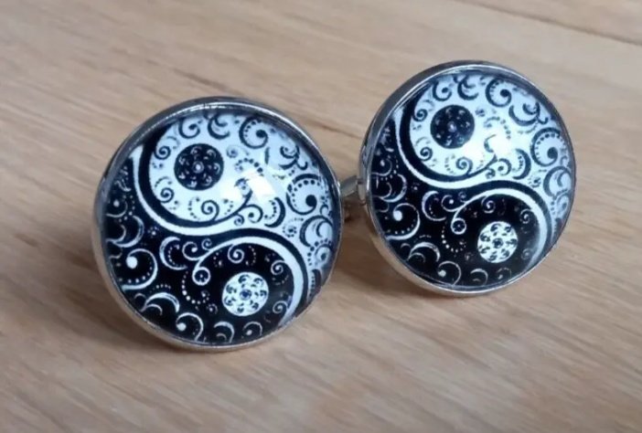 Yin yang cufflinks available in our store. £2.99 with free UK delivery.

#cufflinks #mensaccessories #mensjewellery #mensstyle #fashion #mensfashion #fashionaccessories #sharpdressedman #suitup #style
