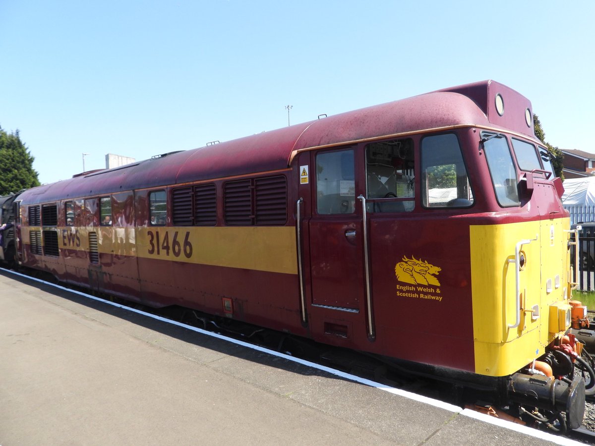 DanSpotter86's tweet photo. THE ROYAL GALA APPLE!!!

Here's a shot of EWS Class 31466 having arrived into Kidderminster Town on 20/06/23 during the Spring Deisel Gala. 
#Class31 #EWS #Kidderminster #severnvalleyrailway #svr #springdeiselgala https://t.co/vElbUP1wQX