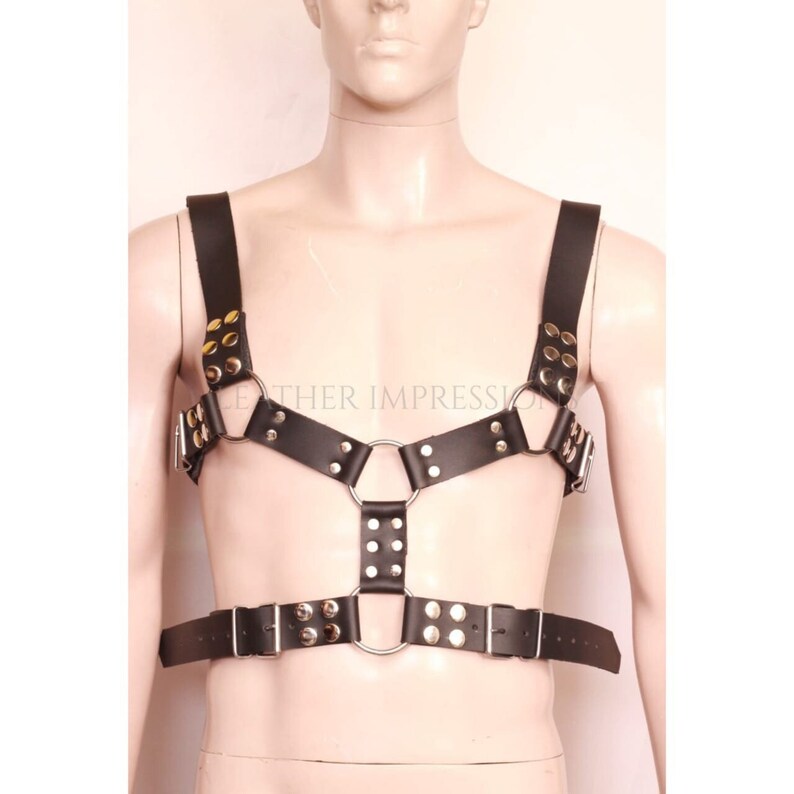 Hot_BDSM_Gear's tweet photo. Boldly redefine your style with our striking Leather Chest Harness, designed to empower the modern man

https://t.co/cruYljsxe0

#leatherharness #bodyharness #chestharness #harnessfashion #harnesses #harness #handmadeharness #adjustableharness #leatheraccessory #community https://t.co/CRpx71HgCY