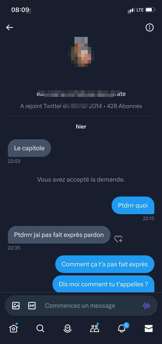 neo_vsk's tweet photo. Ptdrrr pour la première fois que je me fais dm par une meuf de Twitter et elle croit je vais la laisser partir comme https://t.co/VOuh2fXErq