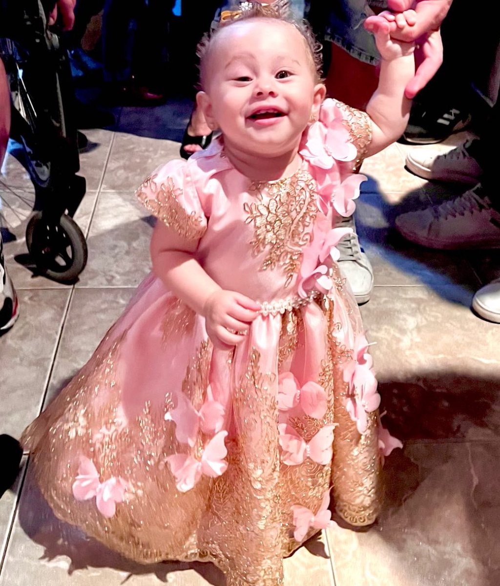 Gyovanna, Feliz Aniversário!!! 
Hoje é seu primeiro grande dia, meu amor! 
Você nasceu, e em pouco tempo já roubou meu coração. Sinto uma paixão gigante por vc meu amor, vc chegou como um presente divino e trouxe muita felicidade para todos. Te amo❤️Que Deus te abençoe!