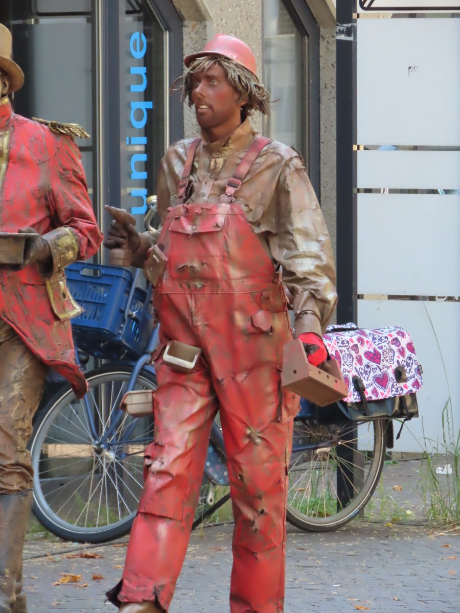 inde8erhoek's tweet photo. Levende beelden afgelopen dagen in de binnenstad van Doetinchem. Dat leverde mooie beelden op.
#LivingStatues #jedoethetindeachterhoek #jedoethetinde8erhoek #gelderland #achterhoek #Doetinchem Foto's Loes Bloemberg https://t.co/MqKdSPw9LY