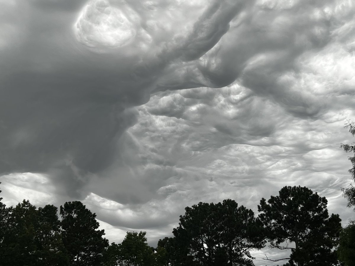 @NWSColumbia Cumulonimbus Mammatus clouds this morning in Chapin. Time stamp 6:59 AM from an approaching boomer