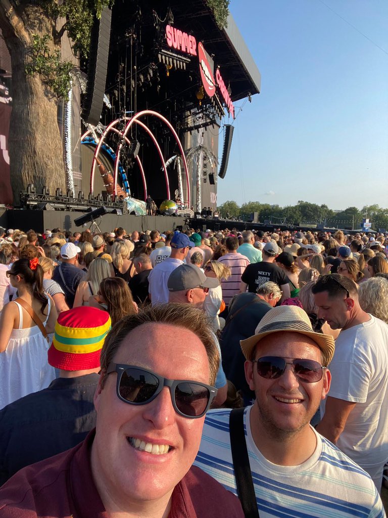 WOW WHAT SHOW!!!
Gwen Stefani &amp; P!nk were INSANE🔥