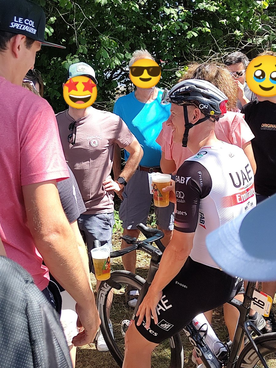 Vidokourov's tweet photo. Schaut auf seinen Lenker. Pascal Ackermann einfach der smarteste Profi im Peloton! #RadDM https://t.co/fmMJVVHx7V