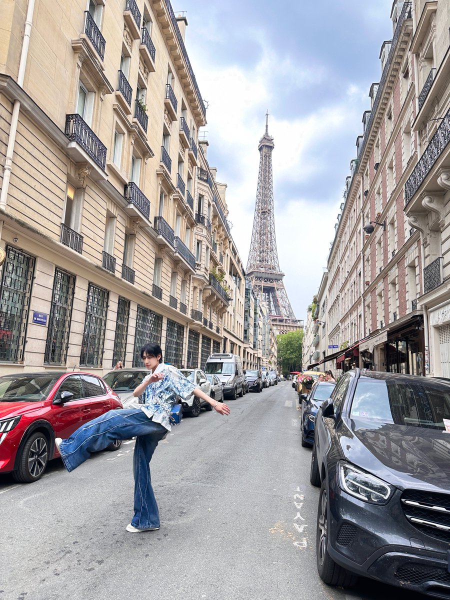 BAMBAMxBAMMIE's tweet image. [PHOTO]
⠀
𝓑𝓪𝓶𝓑𝓪𝓶 𝓧 𝓛𝓸𝓾𝓲𝓼𝓥𝓾𝓲𝓽𝓽𝓸𝓷
⠀
[📸] Louis Vuitton Men’s Spring-Summer 2024 Show Behind
🔗weverse.io/bambam/media/3…
⠀
더 많은 사진은 뱀뱀 위버스에서 확인해 주세요💚
⠀
#뱀뱀 #BamBam
#LVMenSS24 #LouisVuitton