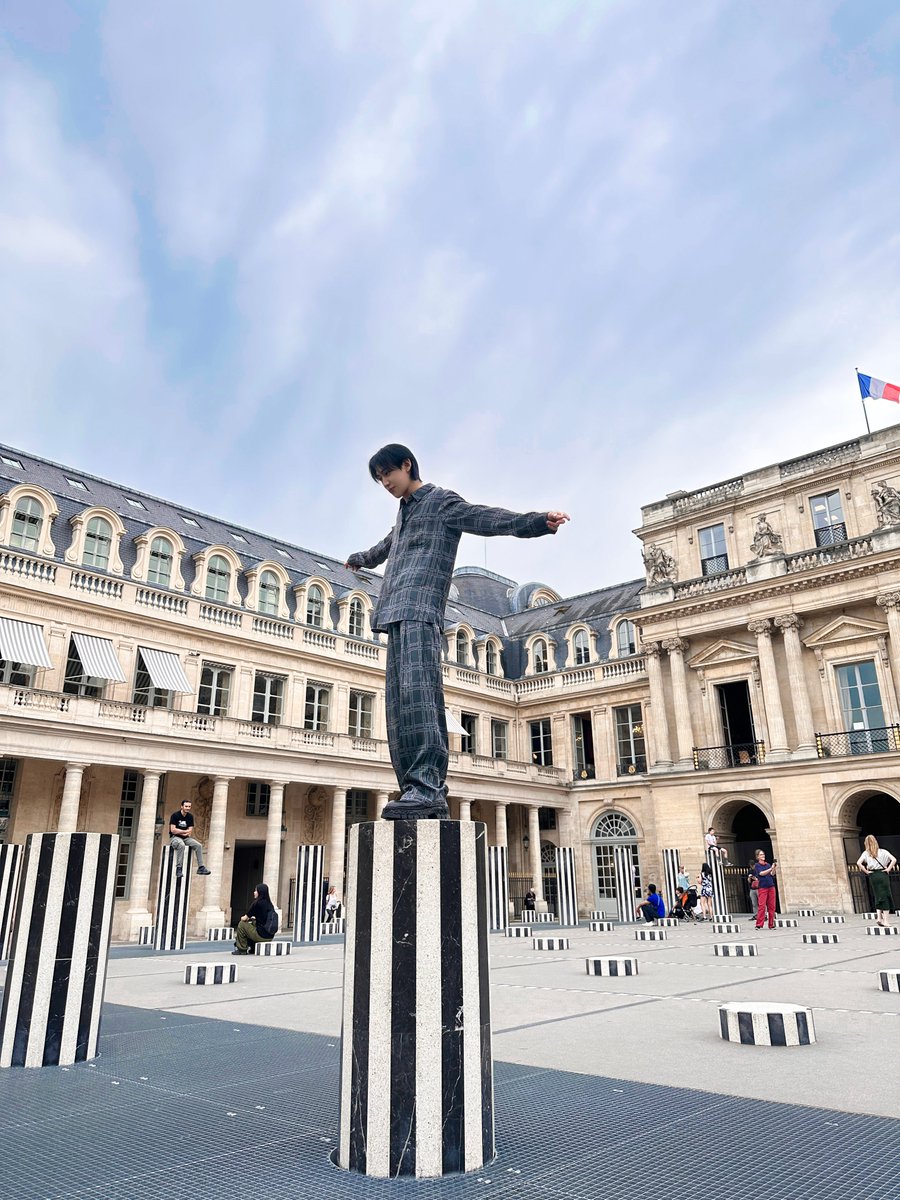 BAMBAMxBAMMIE's tweet image. [PHOTO]
⠀
𝓑𝓪𝓶𝓑𝓪𝓶 𝓧 𝓛𝓸𝓾𝓲𝓼𝓥𝓾𝓲𝓽𝓽𝓸𝓷
⠀
[📸] Louis Vuitton Men’s Spring-Summer 2024 Show Behind
🔗weverse.io/bambam/media/3…
⠀
더 많은 사진은 뱀뱀 위버스에서 확인해 주세요💚
⠀
#뱀뱀 #BamBam
#LVMenSS24 #LouisVuitton