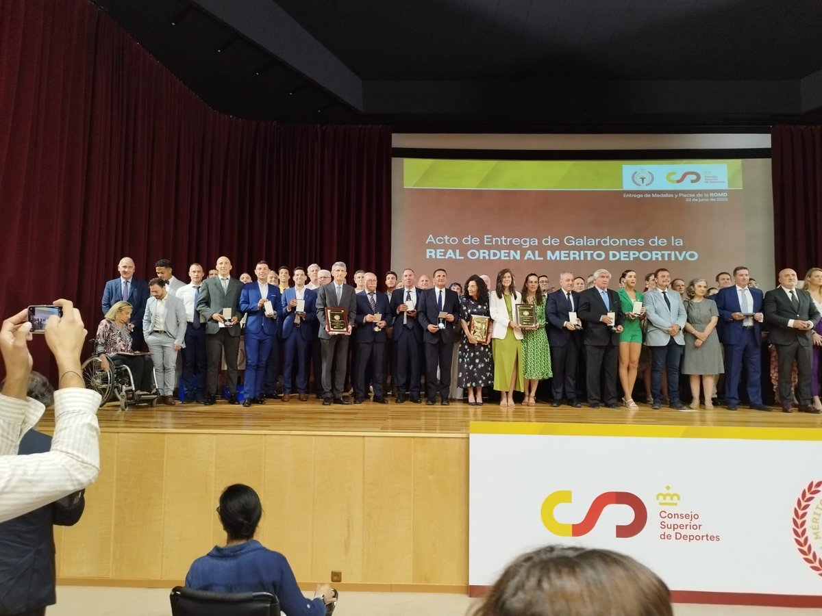 🏊‍♂️ Desde el Patronato Municipal de Deportes queremos trasladar nuestra enhorabuena al deportista almeriense Carlos Tejada que ha recibido la medalla de la Real Orden del Mérito Deportivo del CSD en Madrid. 

#AlmeríaEsDeporte😊