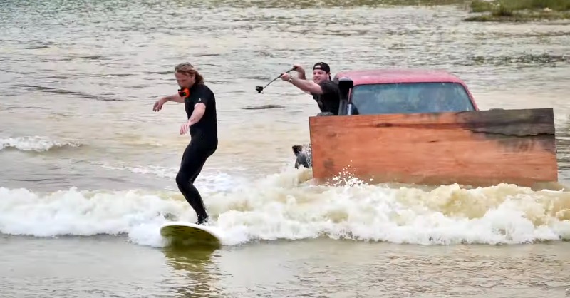 surfertoday's tweet photo. Weird wave hunter Ben Gravy developed the ultimate redneck artificial wave using a beater truck and a plywood board. The outcome is surprisingly fun.
#artificialwave #wavepool #bengray #weirdwaves #surf #surfing