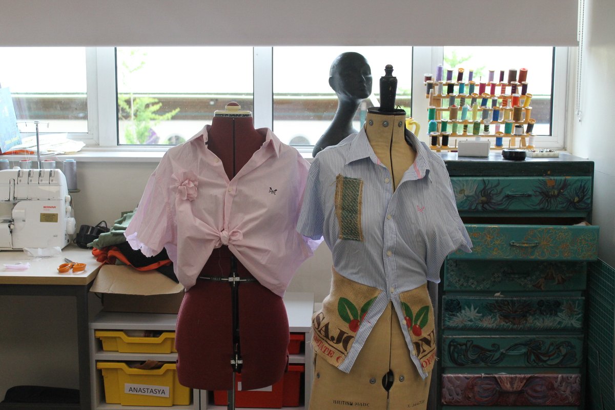 PipersArts's tweet image. Year 10 have enjoyed thinking about how to tackle the issue of waste fabric and mass produced garments in their Sixth form taster session today. They upcycled second hand shirts donated by staff members, in a Great British Sewing Bee style challenge. #PiperSixthform #PipersYear10