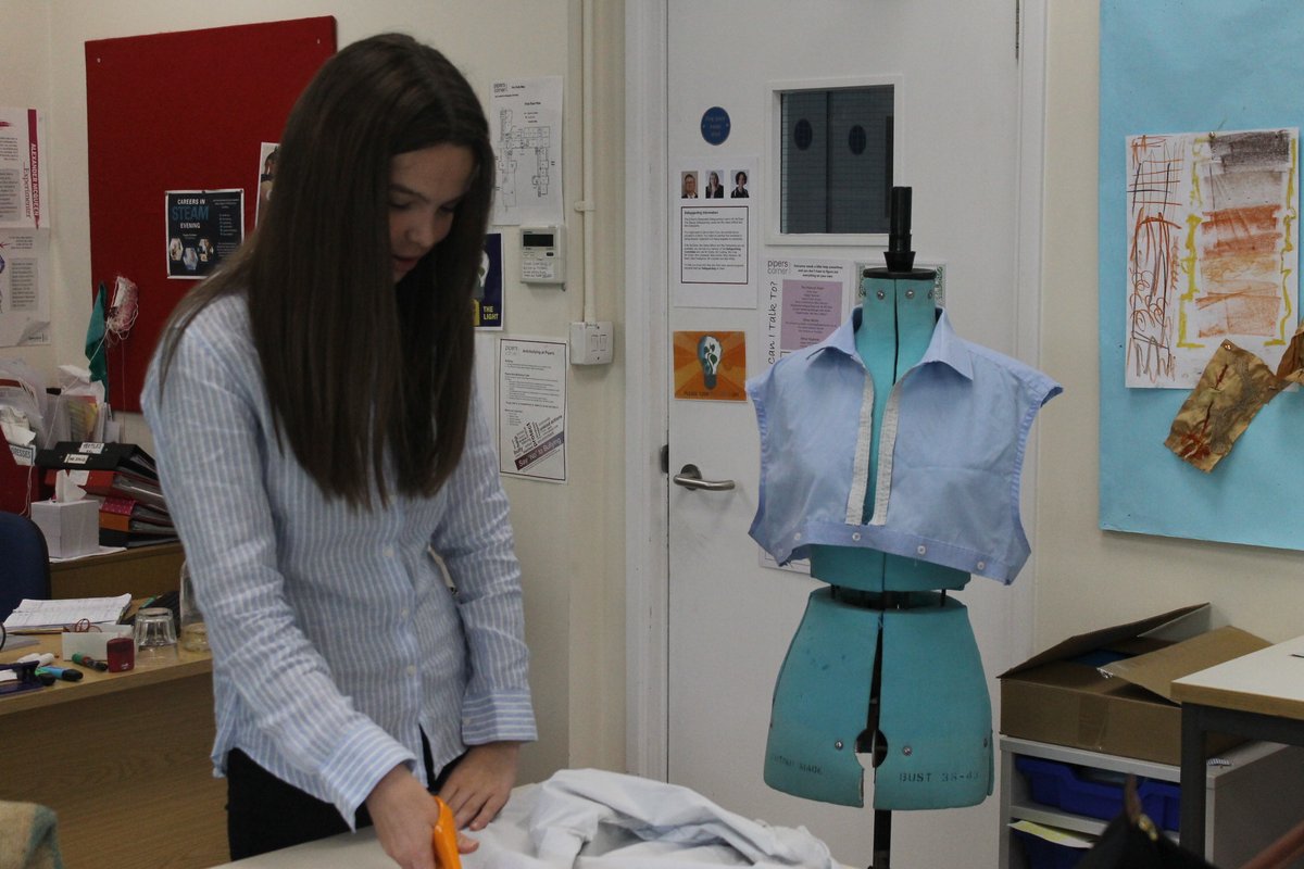 PipersArts's tweet image. Year 10 have enjoyed thinking about how to tackle the issue of waste fabric and mass produced garments in their Sixth form taster session today. They upcycled second hand shirts donated by staff members, in a Great British Sewing Bee style challenge. #PiperSixthform #PipersYear10