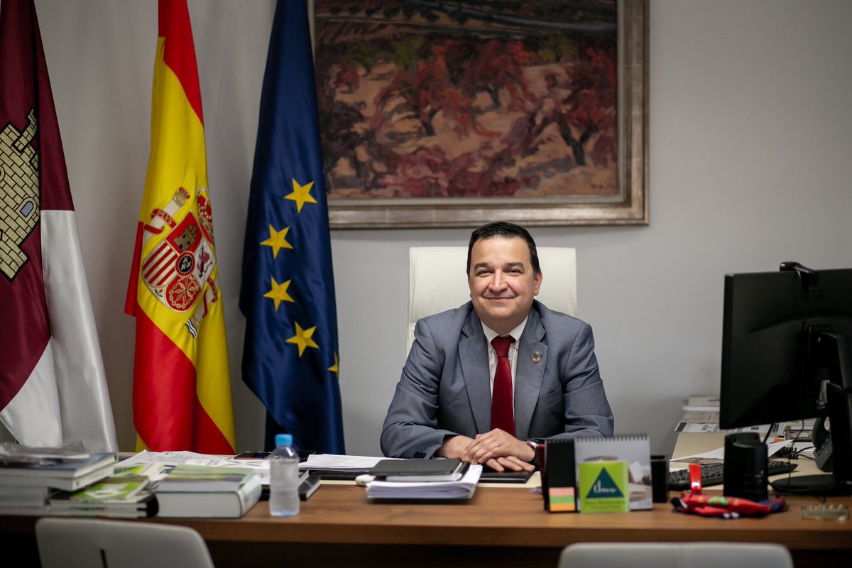 🌊 Presido la reunión del Patronato de la Fundación #DietaMediterránea desde aquí la Consejería de @AgriculturaClm, en Toledo. Se conectan personas desde todos los puntos de España en representación de empresas agroalimentarias y Administraciones públicas agroalimentarias de…