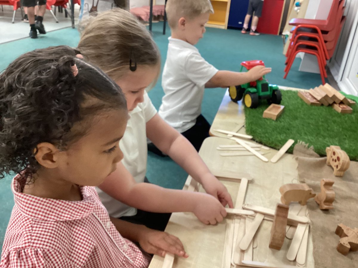 WMPrimaryF1's tweet photo. Our theme this week is farms. Today Old McDonald’s animals had escaped and he required our help to keep them safe. #lotsofideas https://t.co/rQR1lhB1N0