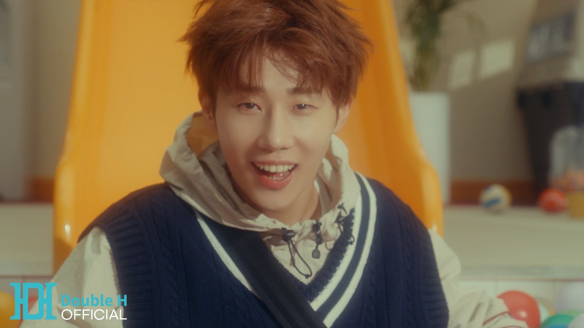 [Official MV Teaser #2] 김성규(Kim Sung Kyu) 'Small Talk'
　　
▫youtu.be/E3rLdcfD1qY
2023.06.28 6PM (KST)
　
#KimSungKyu #김성규
#2023_SS_Collection #Small_Talk