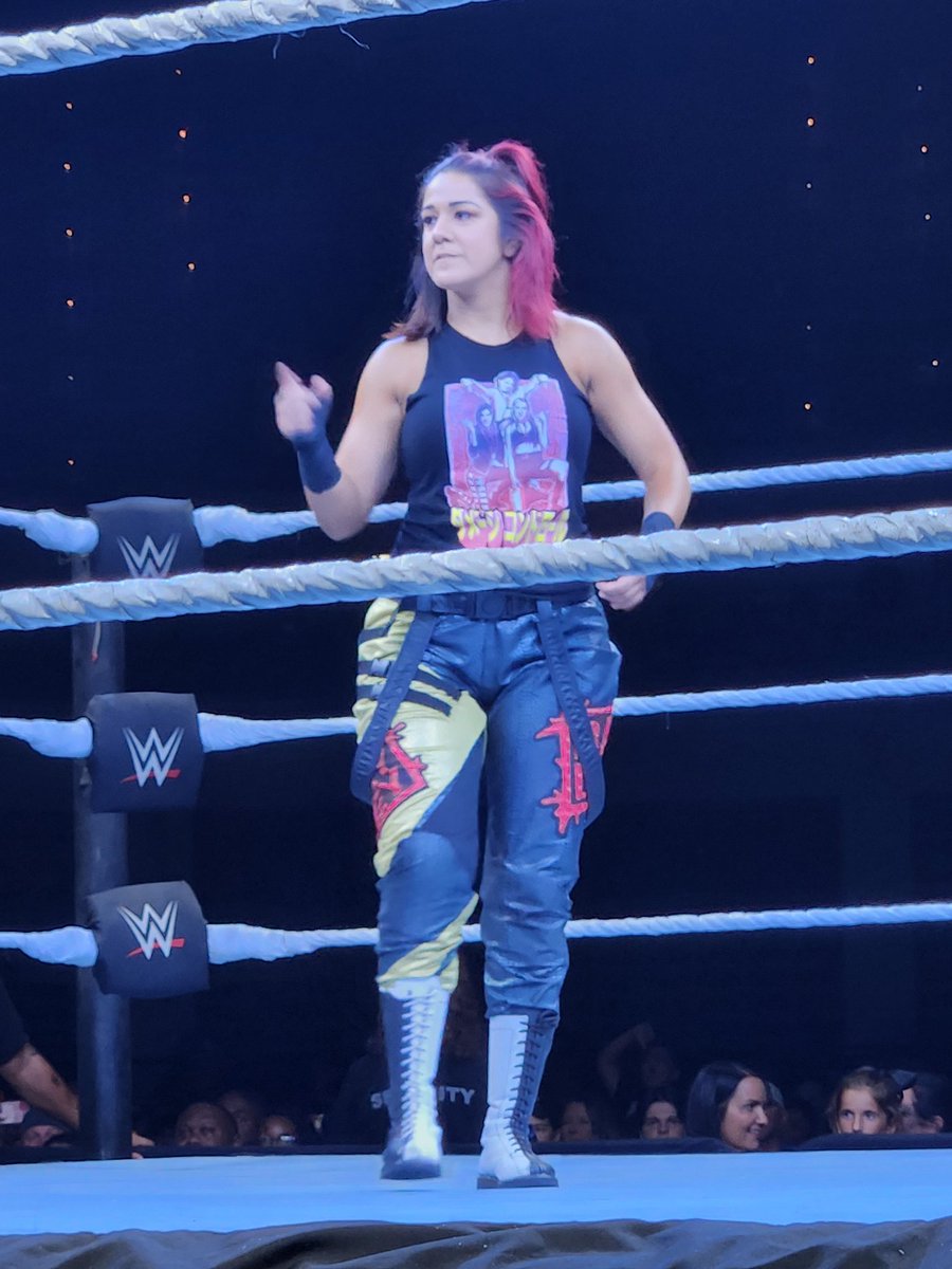 TNA_RENEGADE_1's tweet photo. @itsBayleyWWE @MsCharlotteWWE #wwemobile Was awesome seeing you again in person..great match,sorry you lost..but yall put on a great show.. https://t.co/rfX0dQtrbC