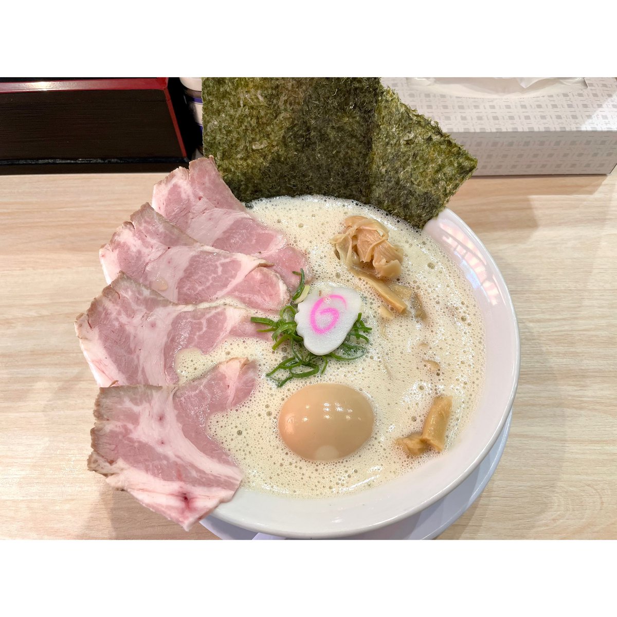 GeekandFreak_14's tweet photo. 「鶏そば 唆る 堀田本店」

鶏そば醤油全のせをいただきました。

濃厚スープにレアチャーシューも
煮卵も好みの味でした。

塩も中華そばも期待できそうです。

#堀田　#瑞穂区　#鶏白湯　#らーめん　#鶏そば https://t.co/uKARozxIXD