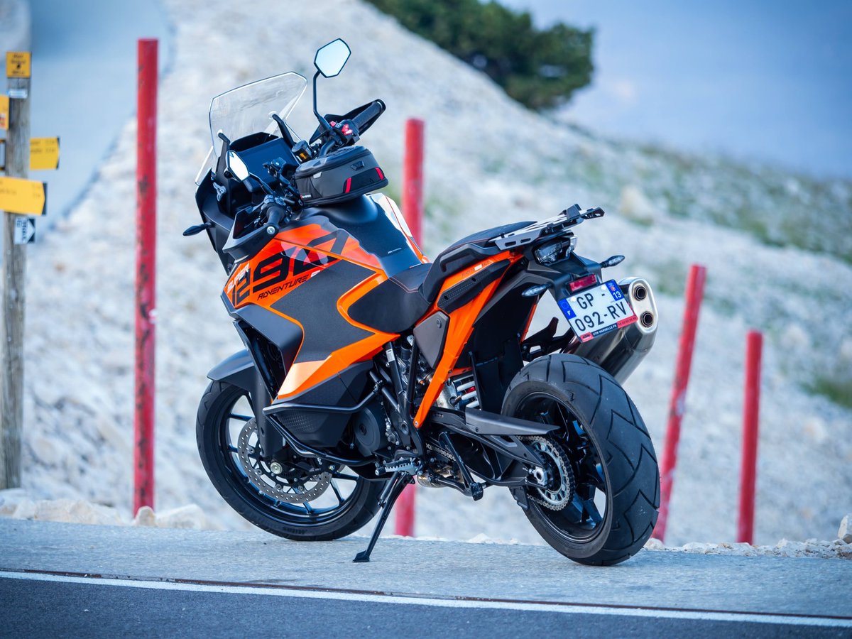 Jo_Lapoule's tweet photo. KTM Super Adventure S 2023.
La remplaçante de la Tracer 9 GT.
Incroyable moto, technologique, violente !
#montventoux https://t.co/tbTLN7o4G7