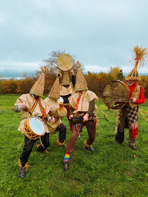 IMDTJohnScott's tweet photo. Edwina Guckian alongside 6 musicians and dancers from @AircDamhsa will perform as the Mummers an old pagan tradition of dressing in straw disguise and calling from house to house to perform and bring luck to the family

GATHERING 1 @projectarts 

https://t.co/Dyk4ml8sab
#DFTD23 https://t.co/4o5NwGKWBZ