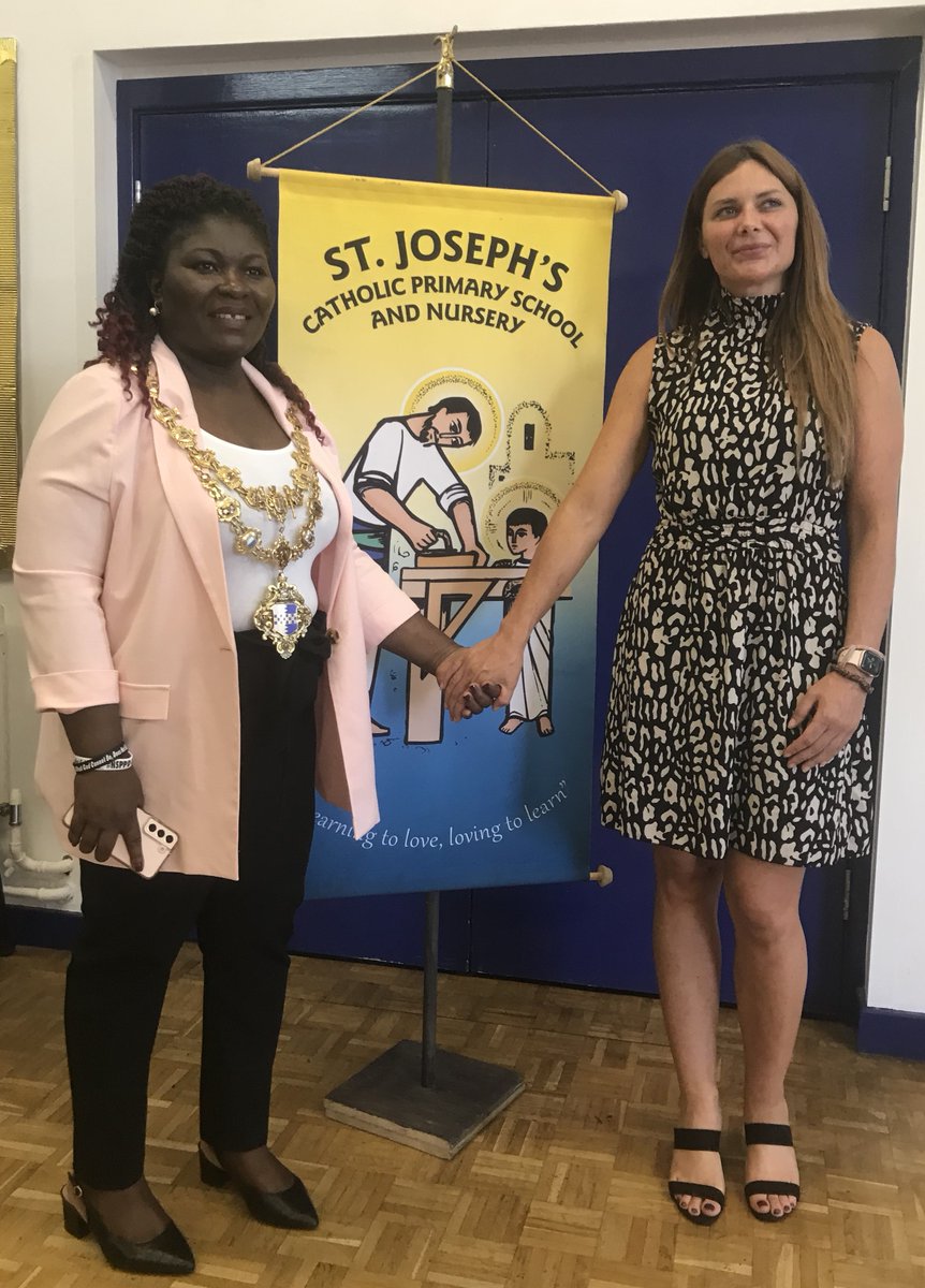 StJoesPutney's tweet photo. We had the pleasure of hosting @WandsworthMayor on Friday. The Mayor visited each class thanking our team, taking questions from the children and talking about aspiration and never giving up.
#LearningToLoveLovingToLearn https://t.co/e3anSIb2dH