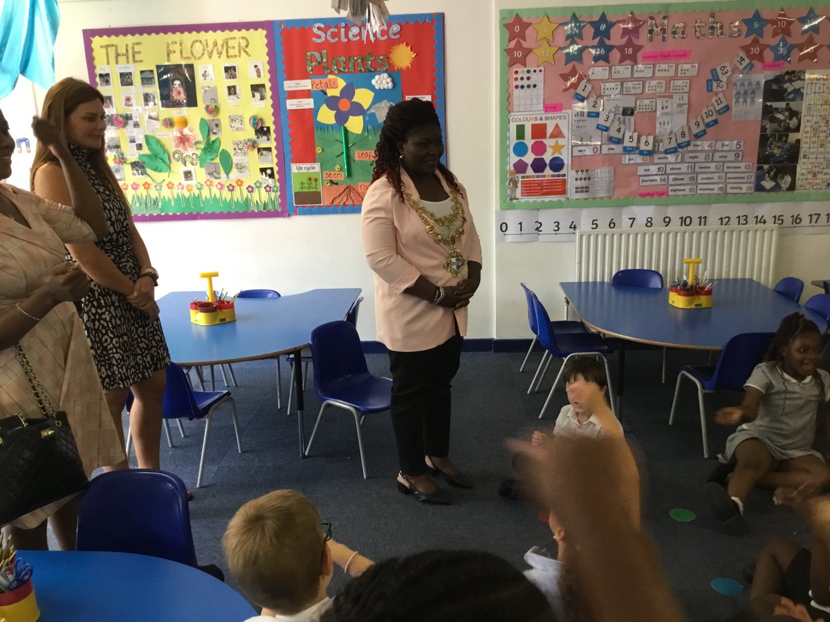 StJoesPutney's tweet photo. We had the pleasure of hosting @WandsworthMayor on Friday. The Mayor visited each class thanking our team, taking questions from the children and talking about aspiration and never giving up.
#LearningToLoveLovingToLearn https://t.co/e3anSIb2dH