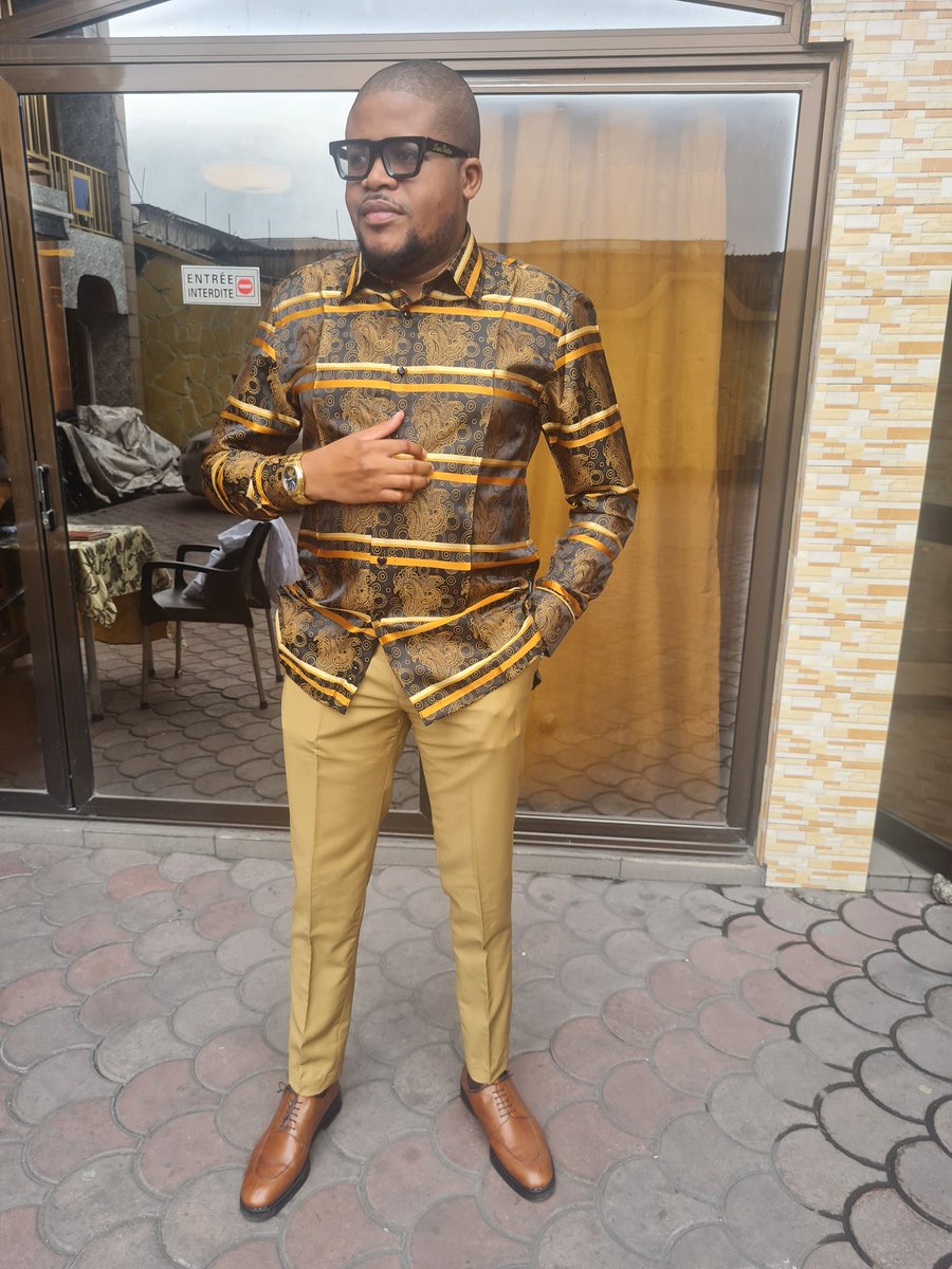 MpoyiJojo's tweet photo. Bonne semaine chers tous. 😎 https://t.co/FoBPycv3zj
