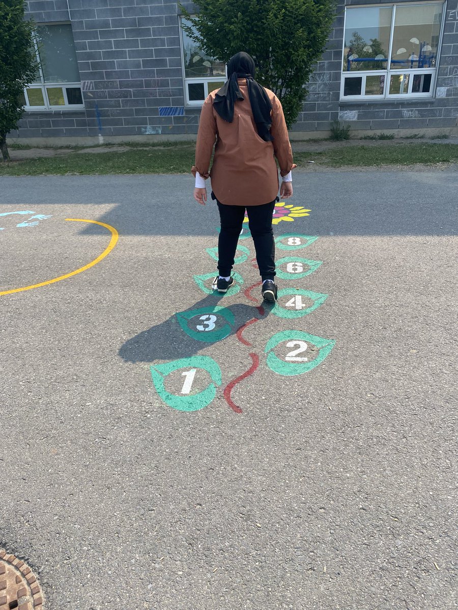 Check out the makeover our pavement/yard area received last week! So fun! <a href="/MollyBrant_LDSB/">Molly Brant ES</a>