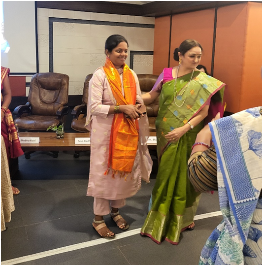 DAY_NRLM's tweet photo. Smt. Bhavya, SC Krishi Sakhi from Karnataka says 📷“It was a great experience to participate in #W20Summit. I shared my experience and efforts as we, with the support of DAY-NRLM, are enabling rural #SHG women to become homemakers to breadwinners”.#SamaveshiVikaas #MoRD #DAYNRLM https://t.co/hzWHzrWJgu