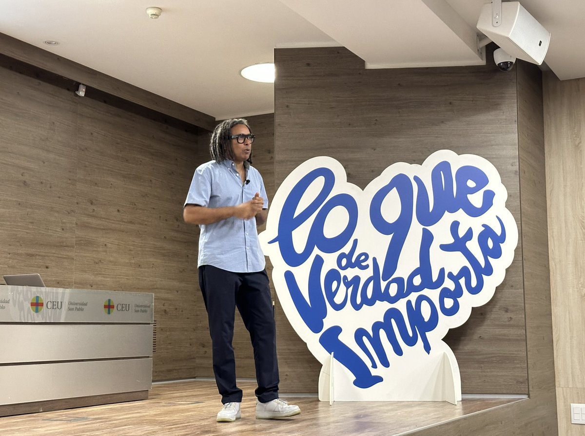 Terminamos el ‘LQDVI Day’ del #CEUSummerExperience con la ponencia de Amuda Goueli: “Hay que rodearse de personas profesionales e inteligentes de las que aprender y que nos ayuden a avanzar”.