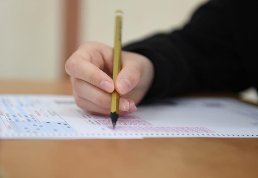 📢 2023 Yılı “Ortaöğretime Geçiş Tercih ve Yerleştirme Kılavuzu” Yayımlandı

📌 Merkezî ve yerel yerleştirme nasıl yapılacak?
📌 Tüm öğrenciler yerel yerleştirme tercihi yapacak mı?
📌 Nakiller kaç dönem sürecek?
📌 Depremzede öğrencilere pozitif ayrımcılığın detayları nelerdir?