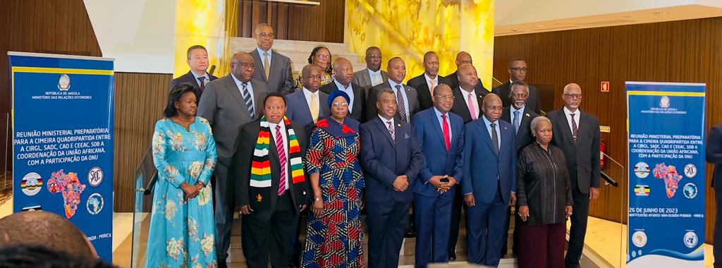 JevPILLAY's tweet photo. "Commends #SADC for its initiative calling for the strengthening of the harmonisation & coordination of all political & diplomatic intiatives in favor of Peace & Security in East DRC". (Humanitarian corridor & Donor Conference for humanitarian)
#Africanunion #CPAPS #NAMIBIA #ZIM https://t.co/jHfN7jJe1O