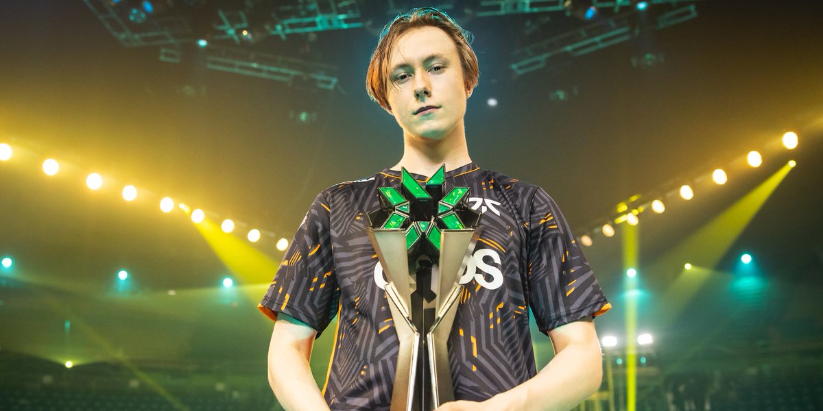 FNATIC's tweet photo. bro is literally collecting them all @chronicleEZ https://t.co/bwmouW5U7H