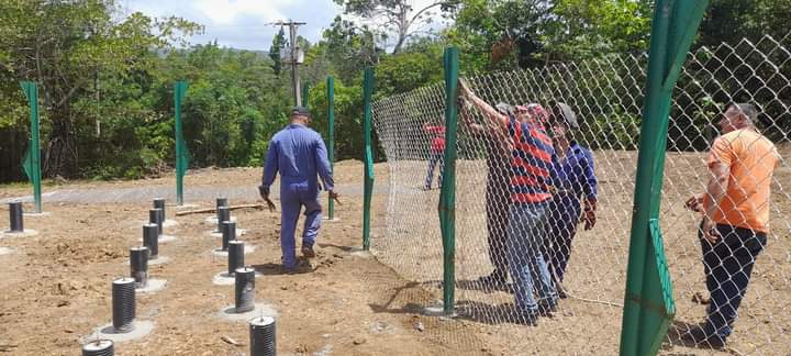 Holaguaa's tweet photo. Este Domingo en la tarde se continúa trabajando en el montaje  del equipamiento para el cambio de matriz energética en los asentamientos de Guesigua, Cañete  y Yamaniguey entre la Empresa mecánica  del níquel y la ueb de acueducto en #Moa https://t.co/x4aJnaAKQG